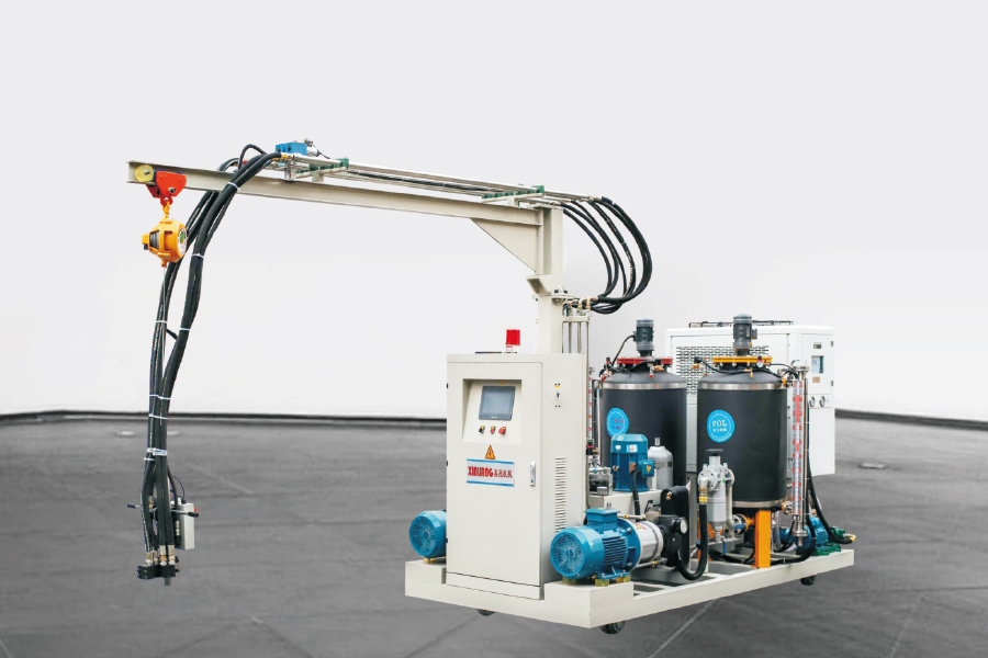 トラック付きの2成分モバイルポリウレタン高圧噴射機